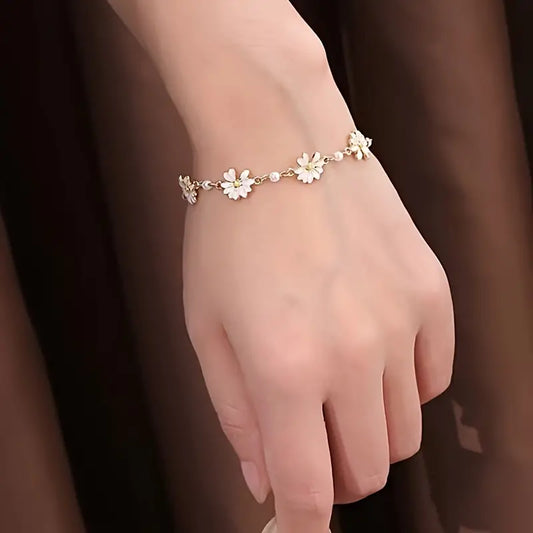 Elegant Daisy Chain Bracelet for Women – Vintage, Adjustable & Charming