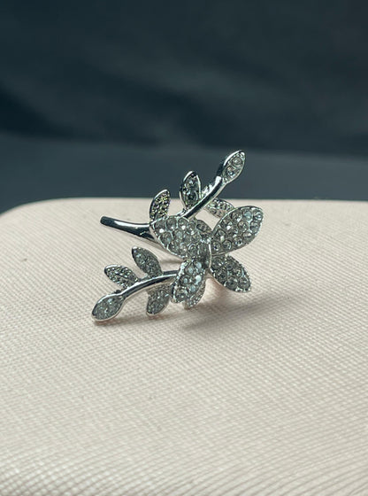 Elegant Floral Leaf Crystal Ring – Sparkling Beauty for Every Occasion