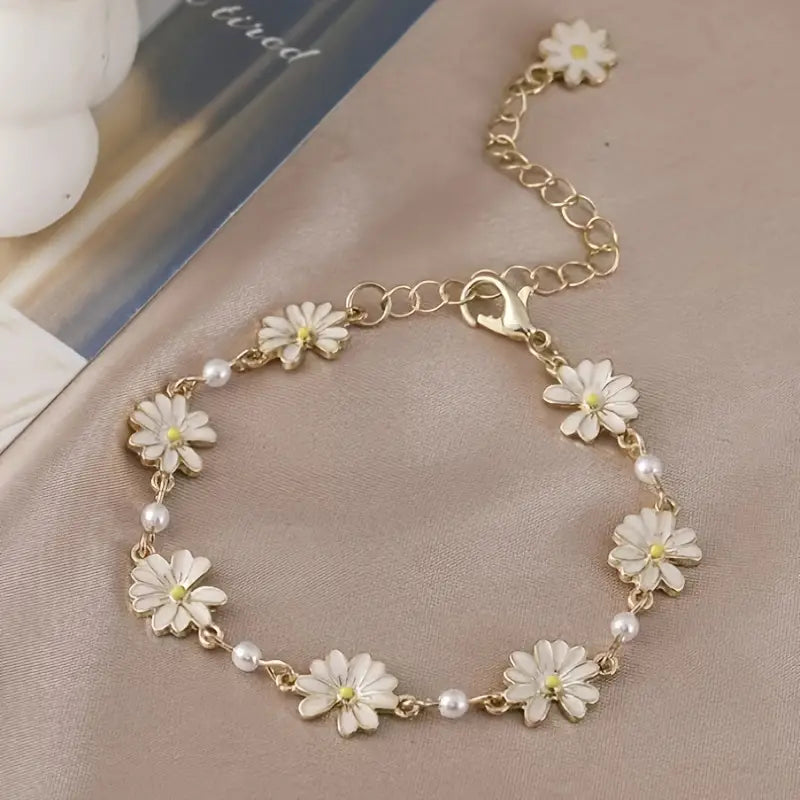 Elegant Daisy Chain Bracelet for Women – Vintage, Adjustable & Charming