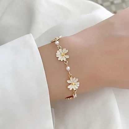 Elegant Daisy Chain Bracelet for Women – Vintage, Adjustable & Charming